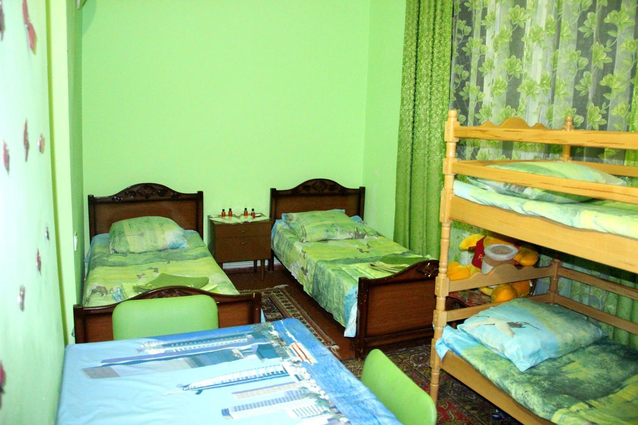 Karinitas Family Hostel Erevan Esterno foto